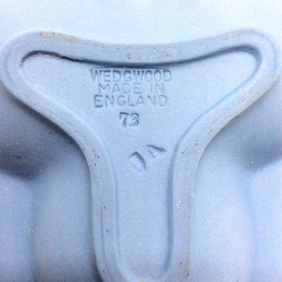 Vintage Wedgwood Blue Jasperware Neoclassical Clover Shaped Trinket Tray - Picture 7 of 7